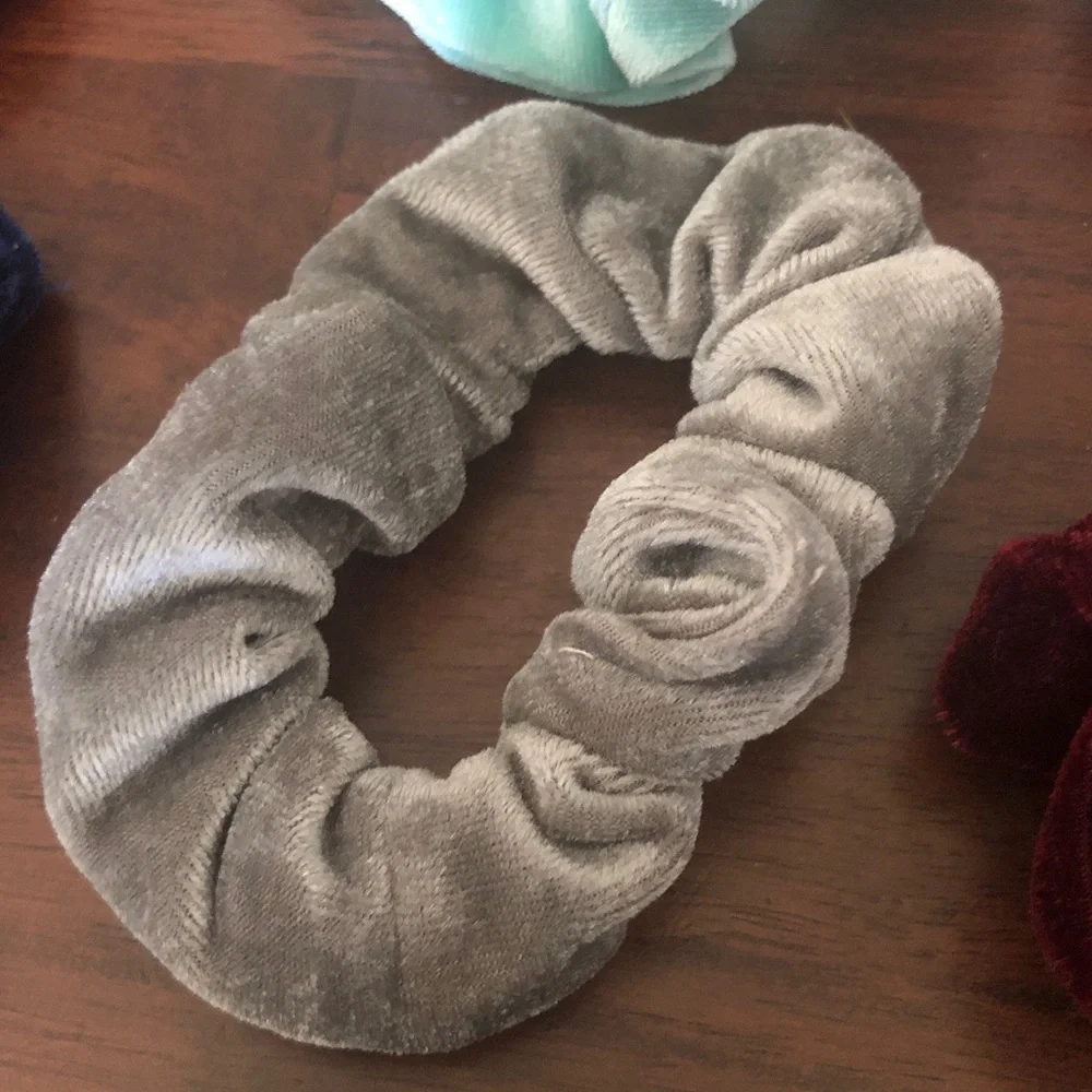 Women’s Velvet Hair Scrunchie Set